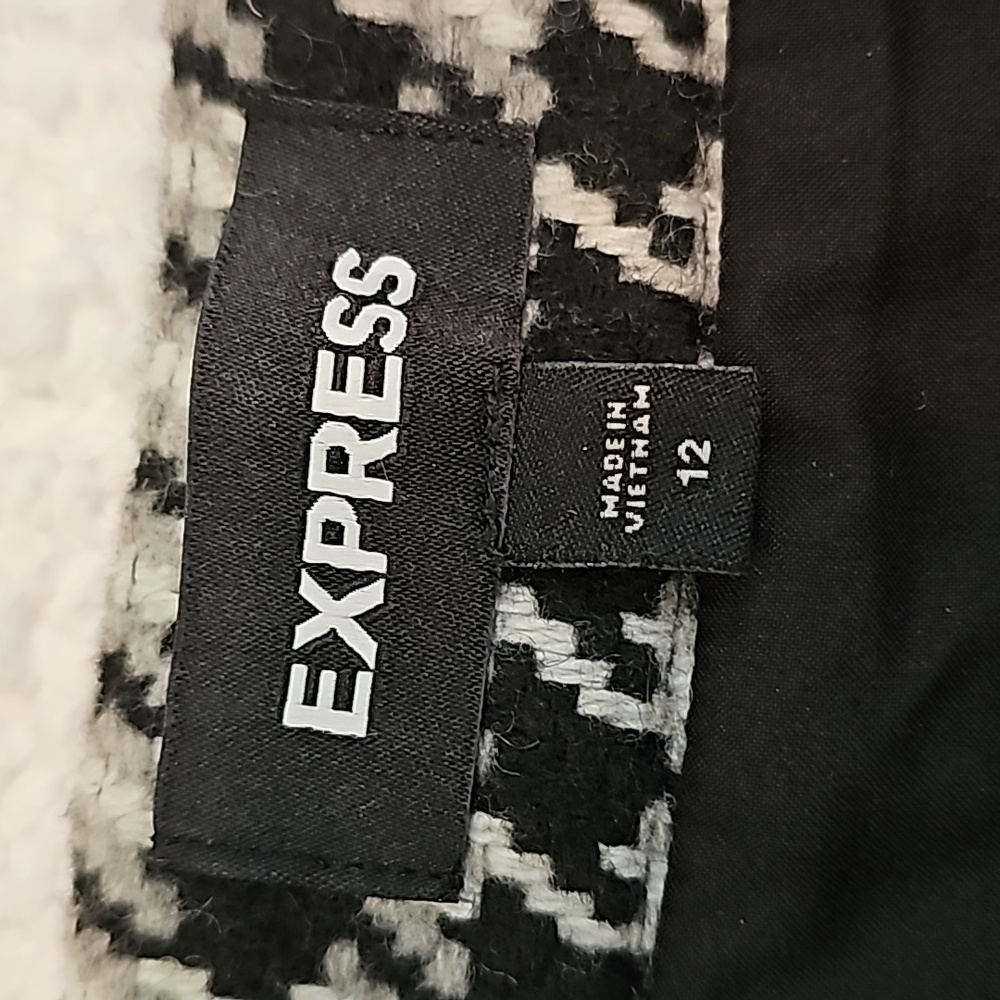 Express, in Excellent/Like New Condition  Skirt Size 12 - Picture 3 of 4